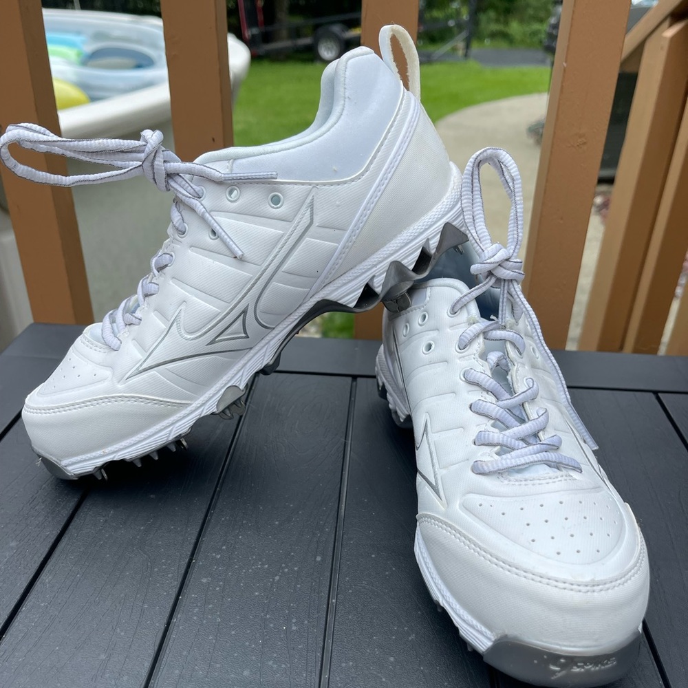 Mizuno Womens 9 Spike Swift Metal Softball Cleats Sz 7